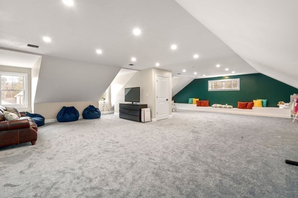 11 Briarwood Dr
