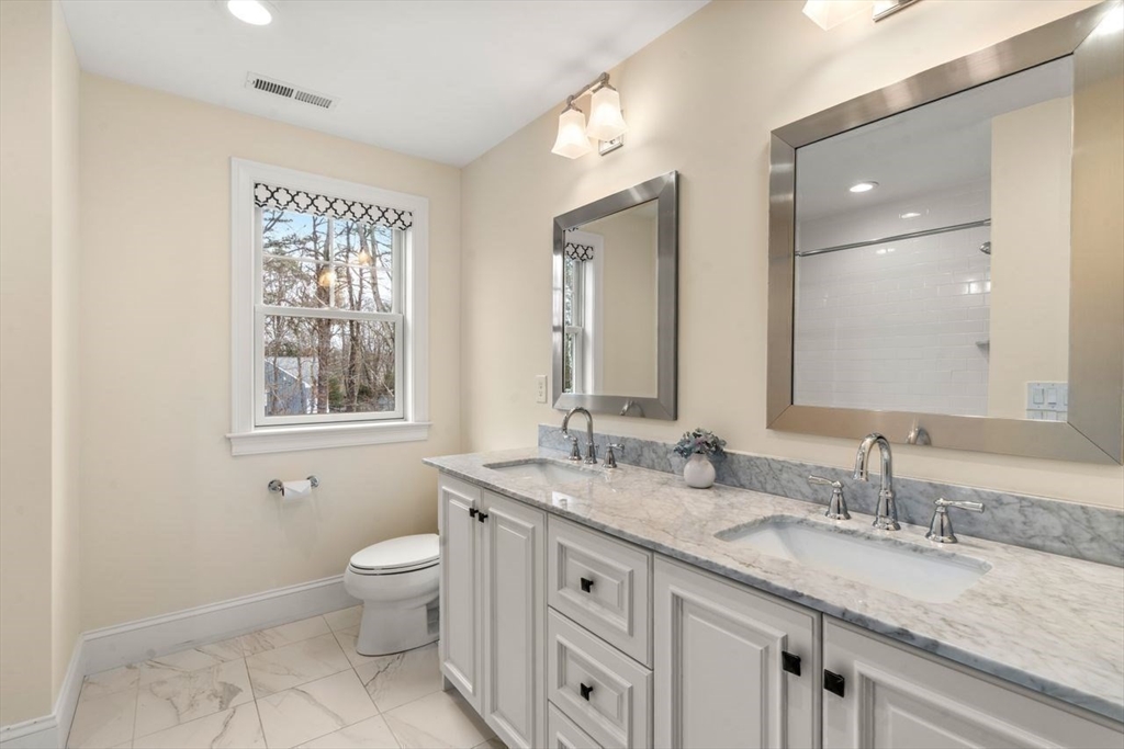 11 Briarwood Dr
