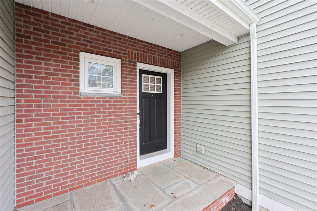 8 Riverstone Way # 8