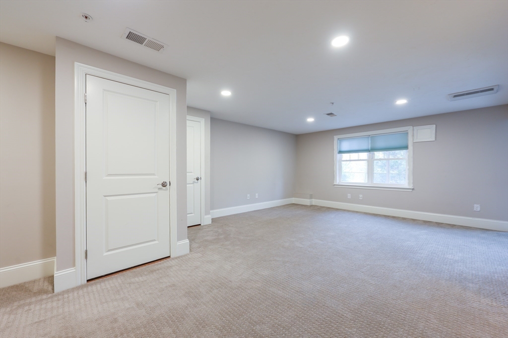 8 Riverstone Way # 8