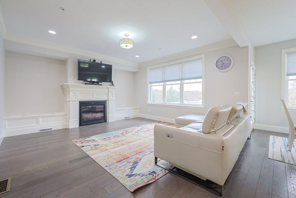 8 Riverstone Way # 8