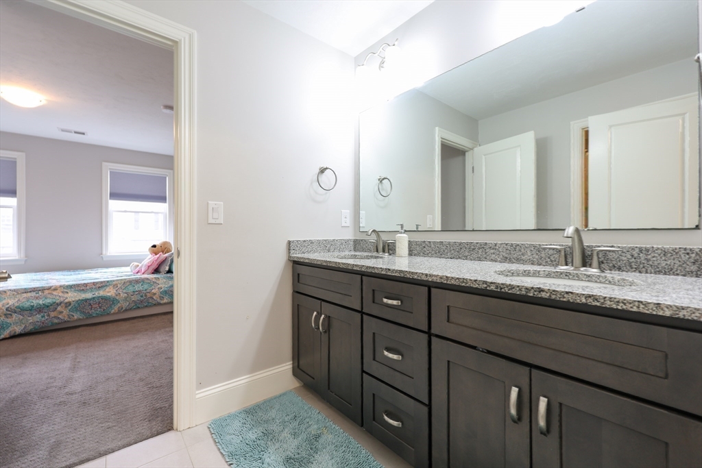 8 Riverstone Way # 8