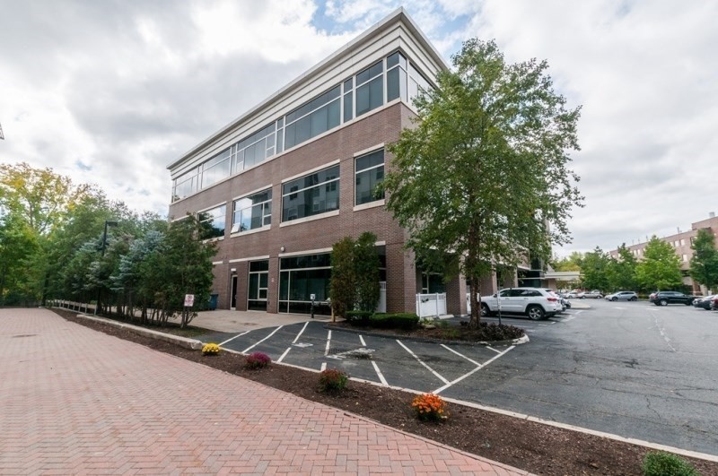 290 Pleasant St # 208