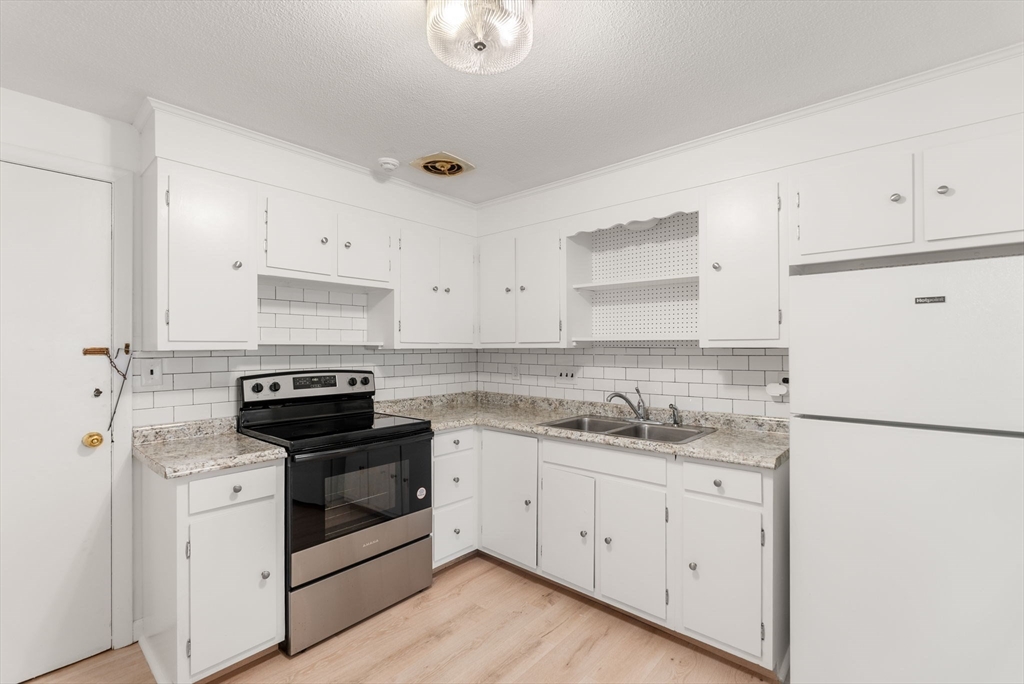 881 Main St # 5