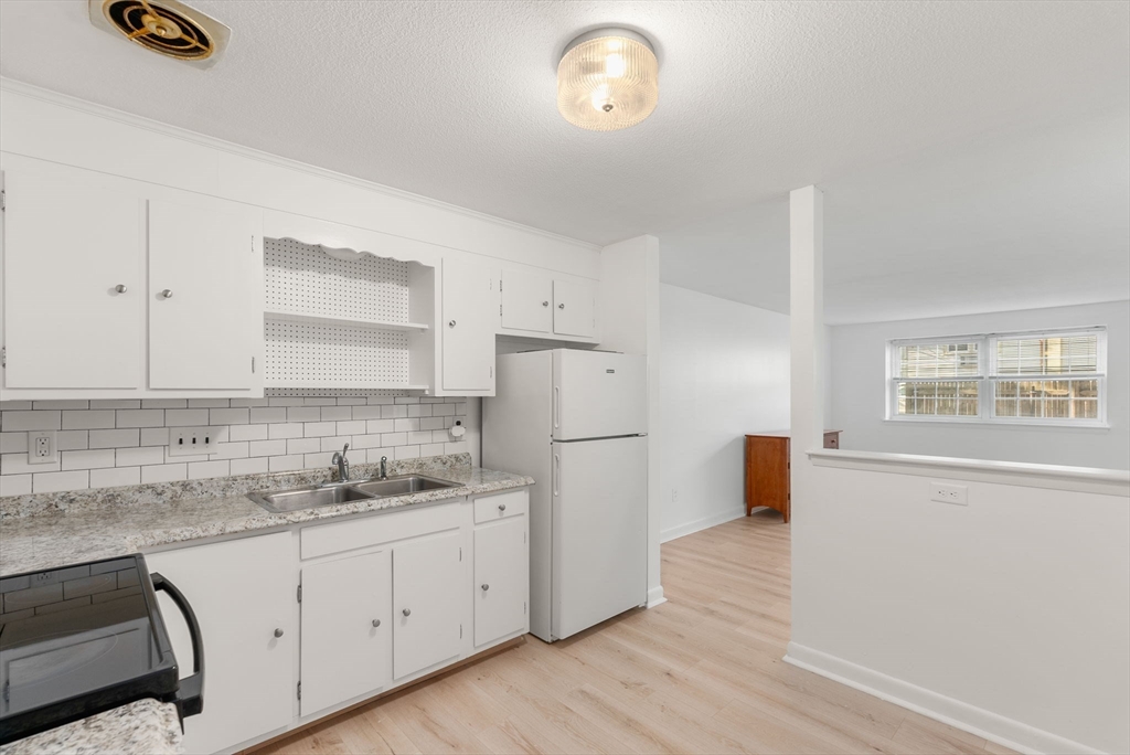 881 Main St # 5