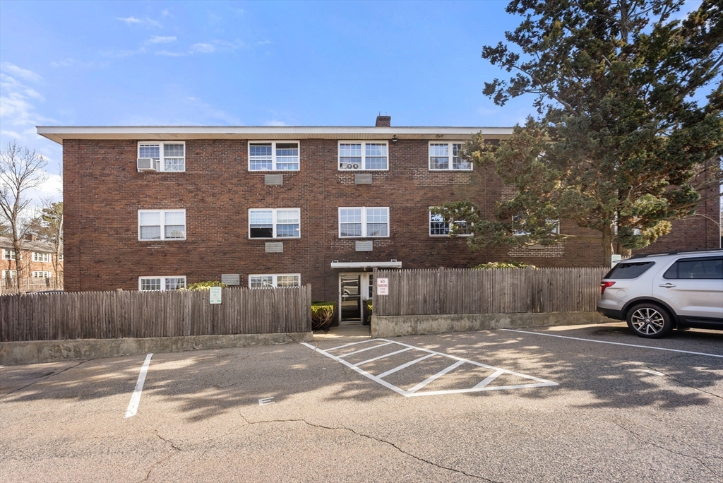 881 Main St # 5