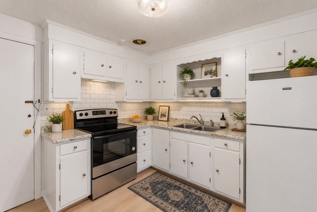 881 Main St # 5