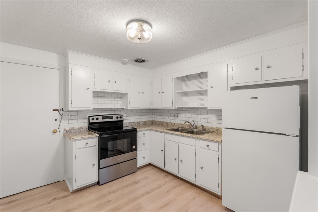 881 Main St # 5