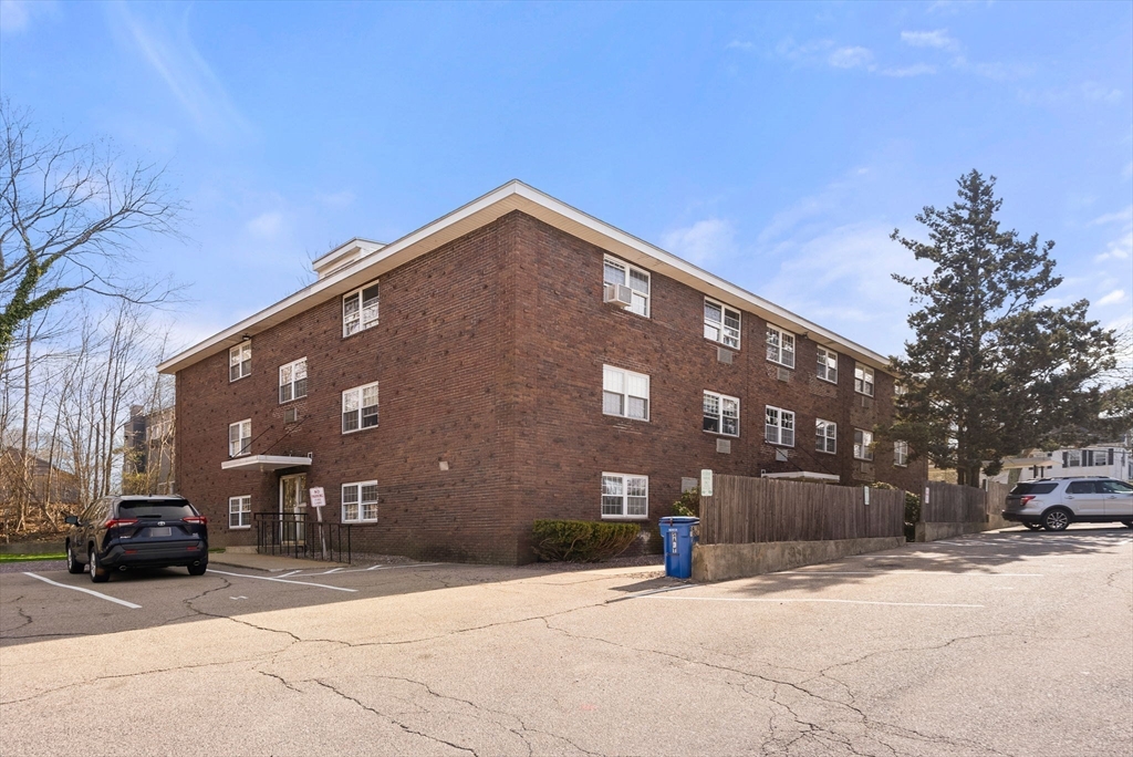 881 Main St # 5