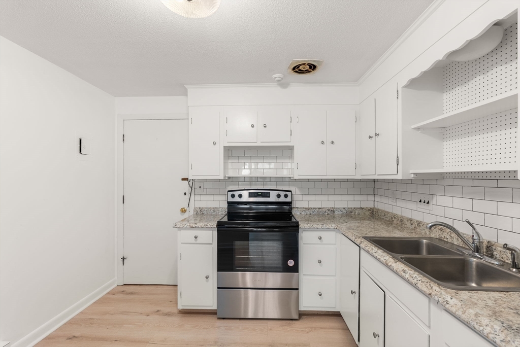 881 Main St # 5
