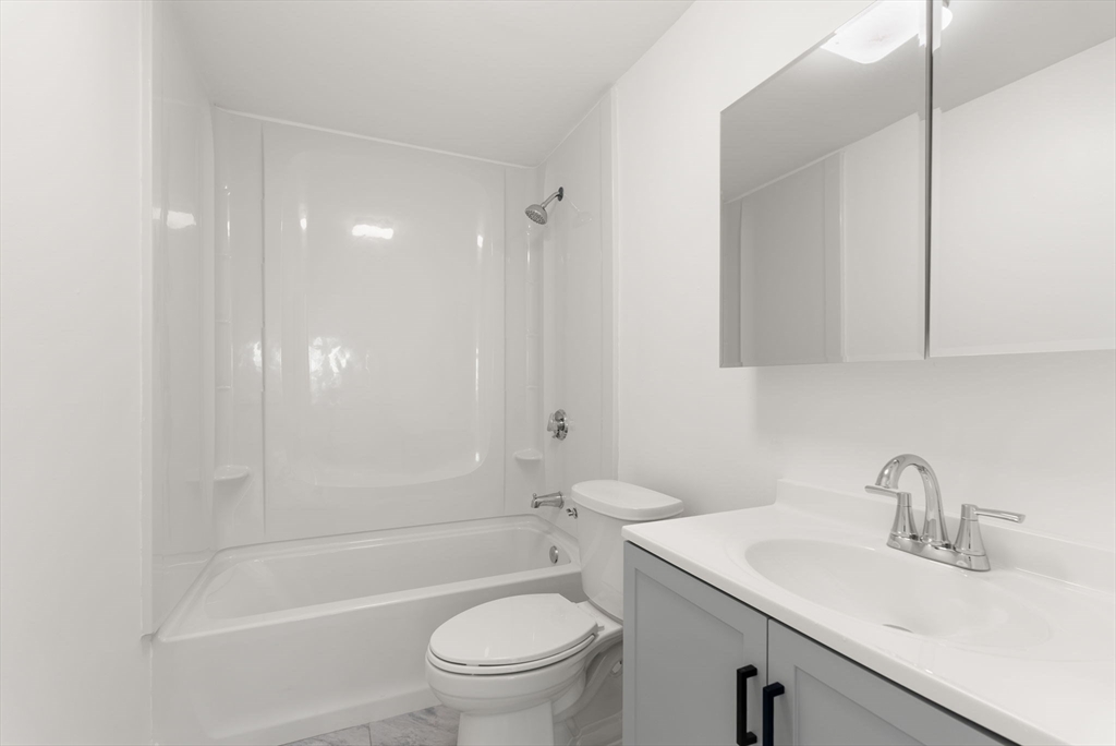 881 Main St # 5