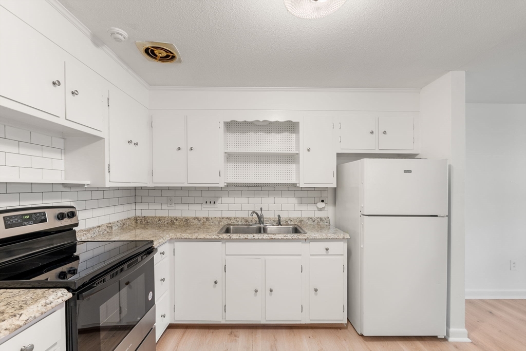 881 Main St # 5