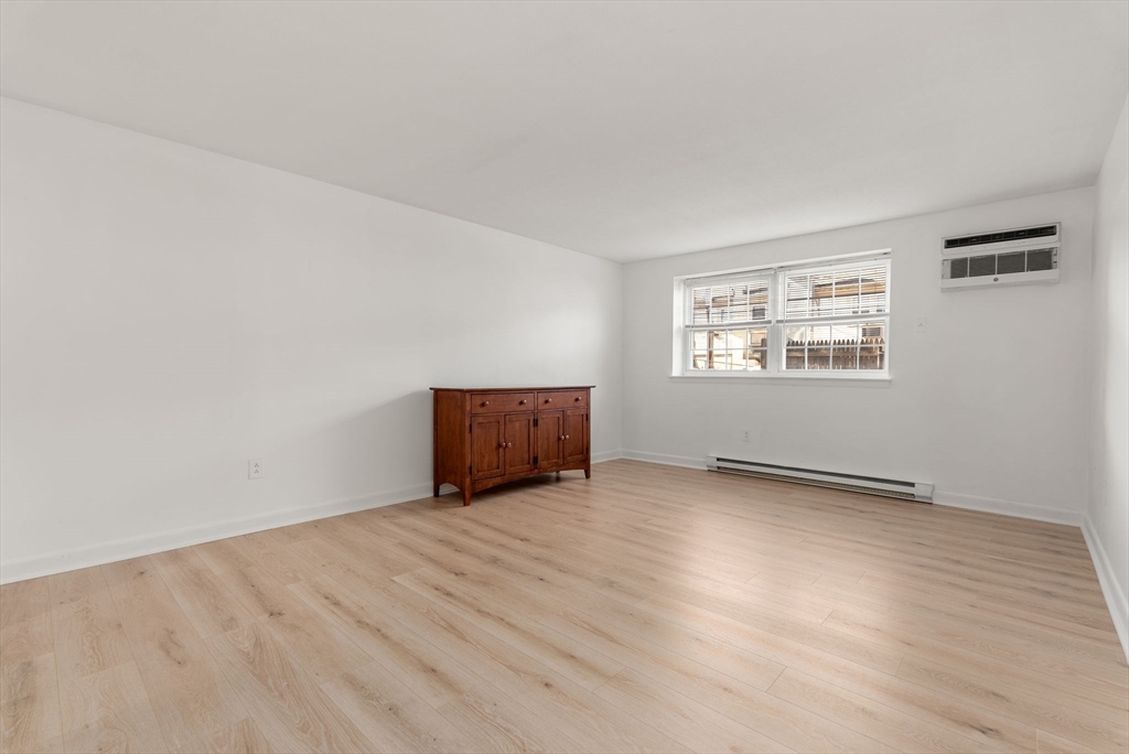 881 Main St # 5