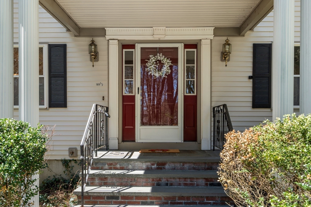 189 1/2 Seekonk St