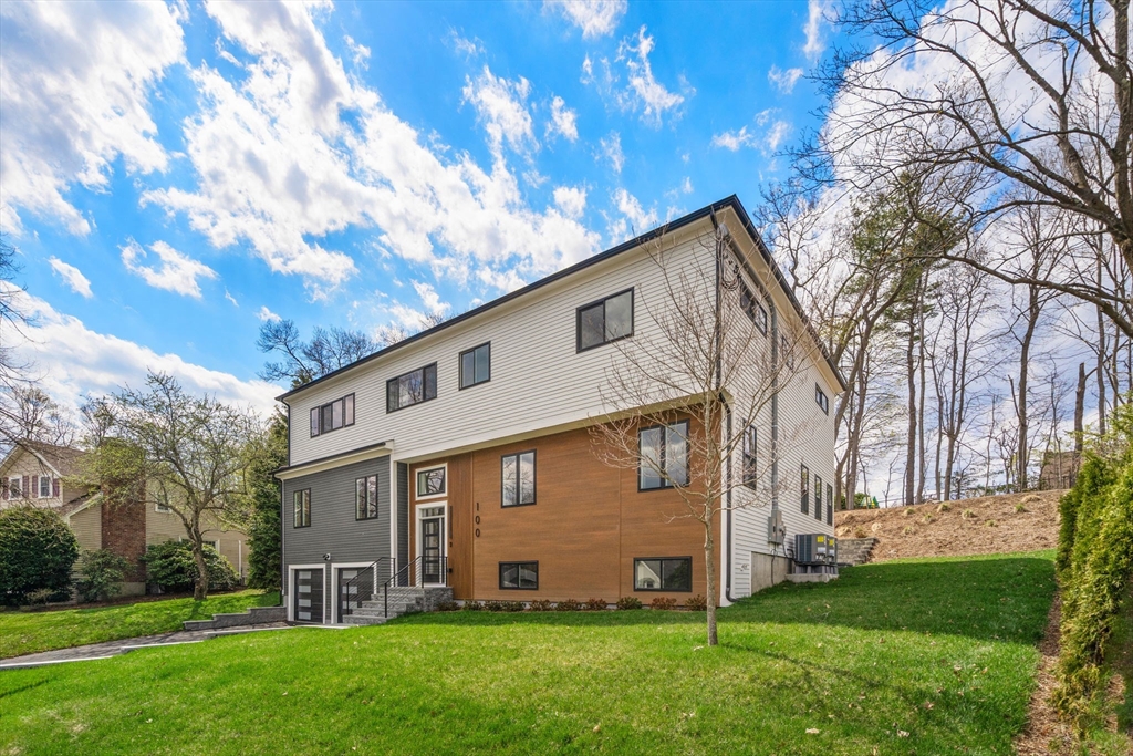 100 Woodbine Circle