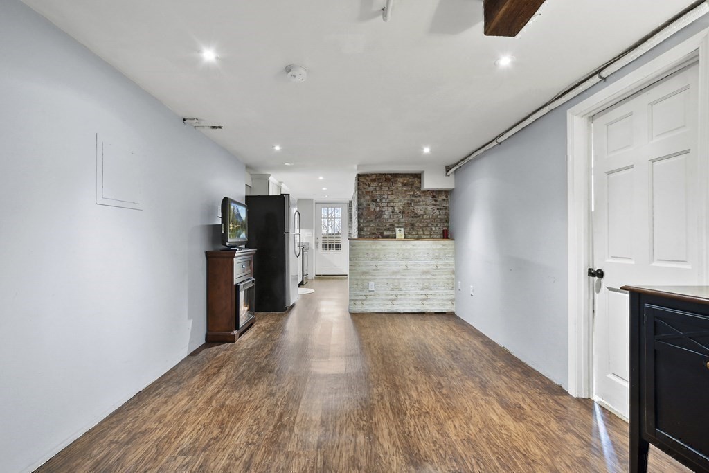 909 E 2nd Street # 1