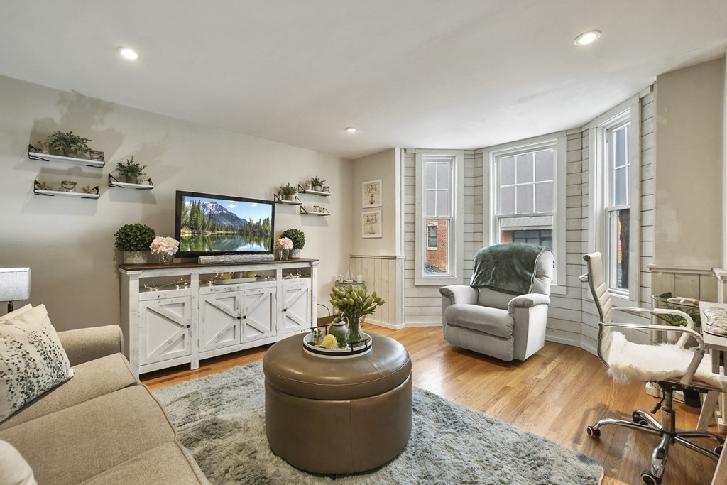 909 E 2nd Street # 1