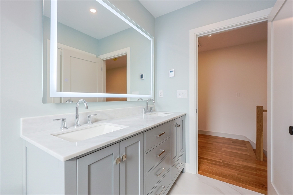 68 Rowe St Unit: U:3