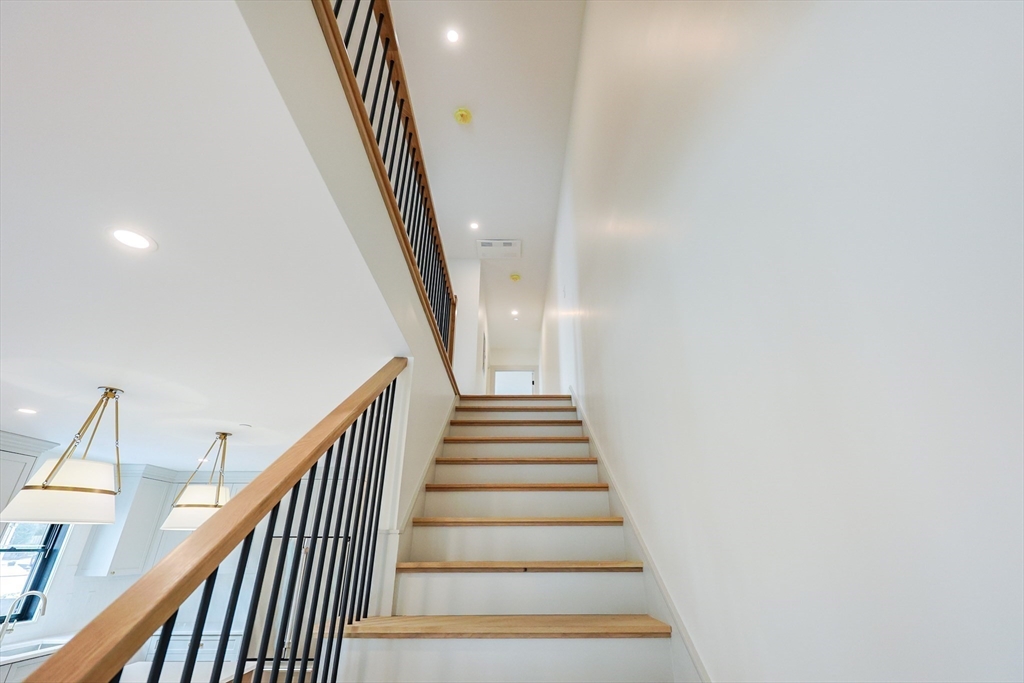 68 Rowe St Unit: U:3