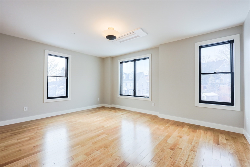 68 Rowe St Unit: U:3