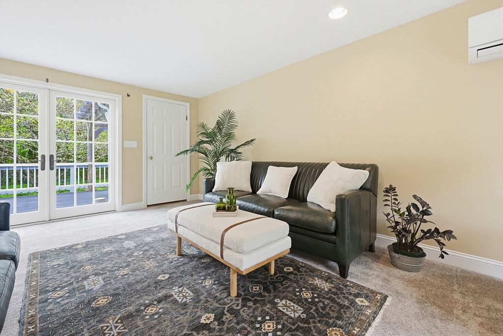 13 Lawrence Circle