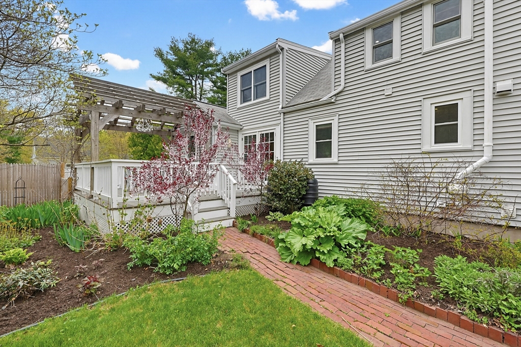 13 Lawrence Circle