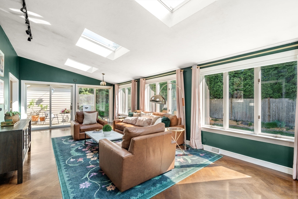 52 Beaufort Ave