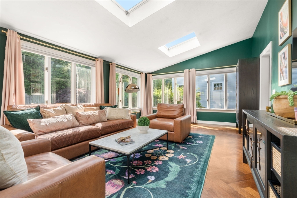 52 Beaufort Ave