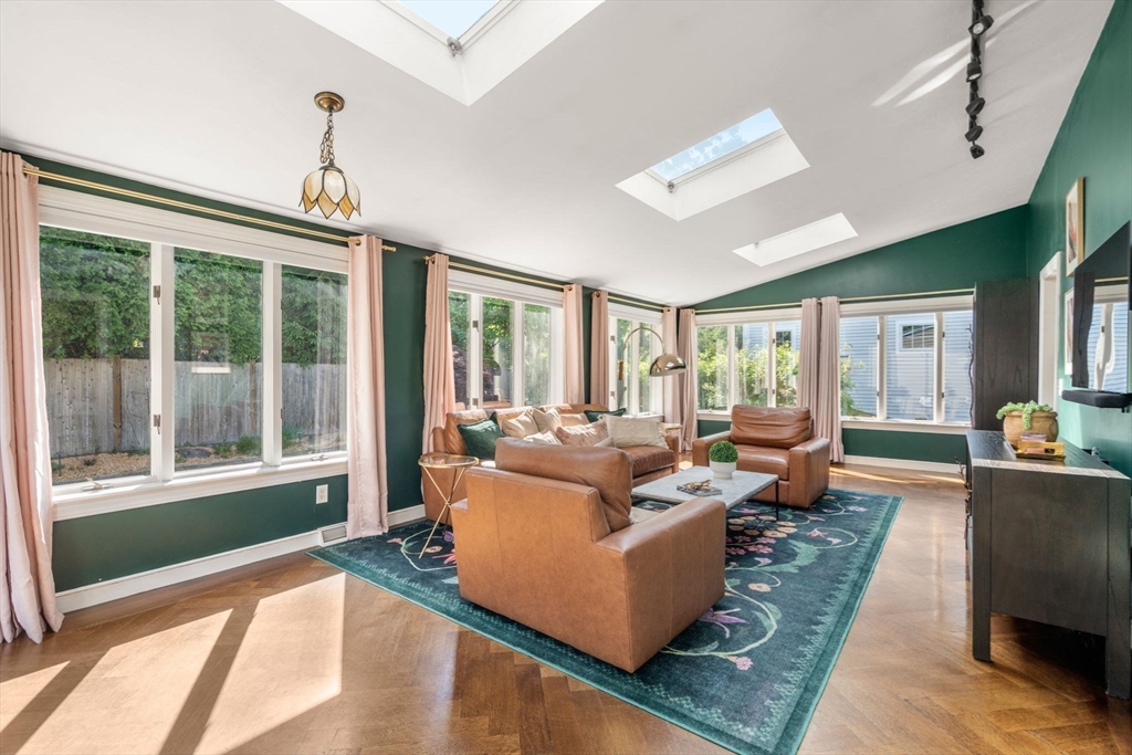 52 Beaufort Ave