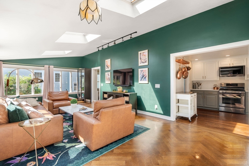 52 Beaufort Ave