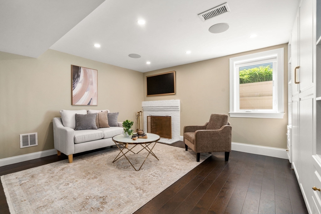 52 Beaufort Ave