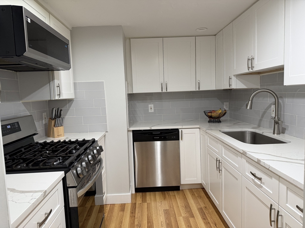 4 Kingswood Dr # 3