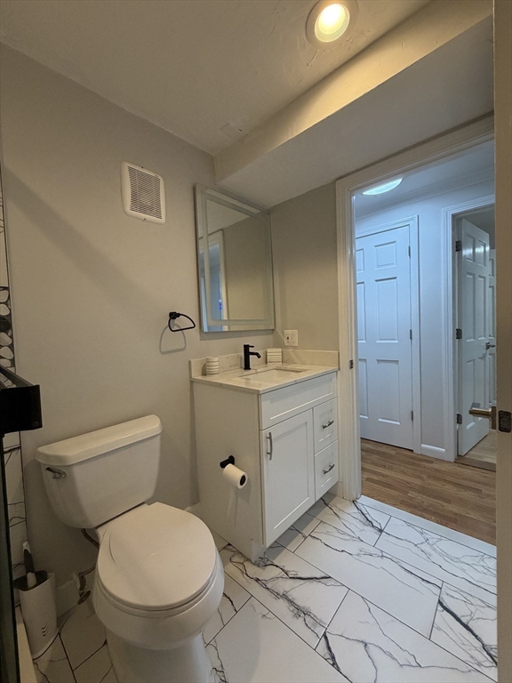 4 Kingswood Dr # 3