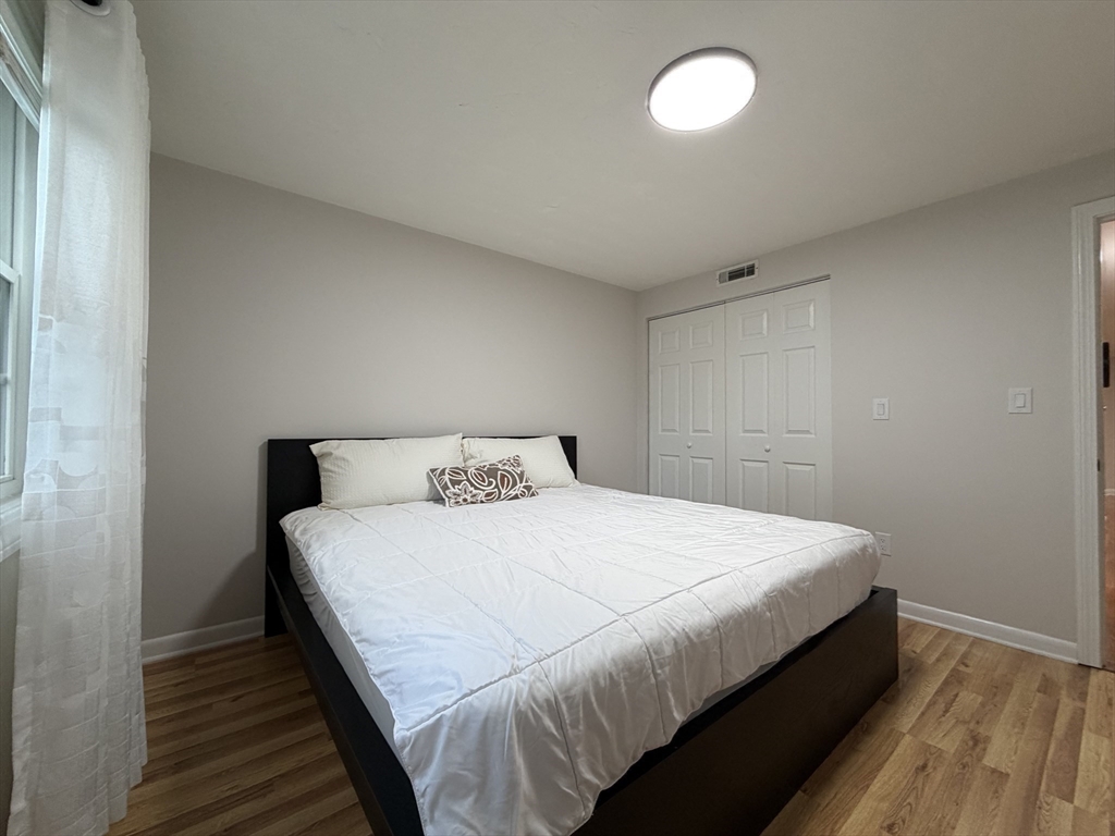 4 Kingswood Dr # 3