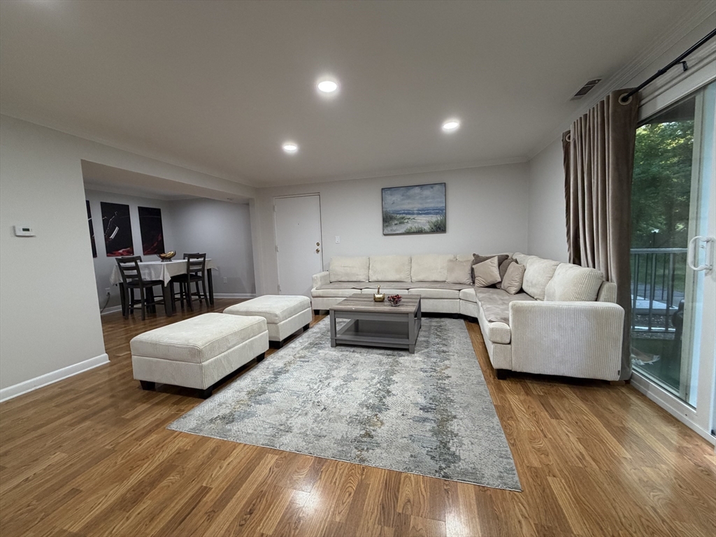 4 Kingswood Dr # 3