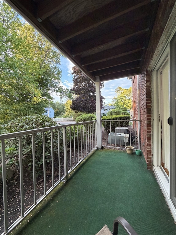 4 Kingswood Dr # 3