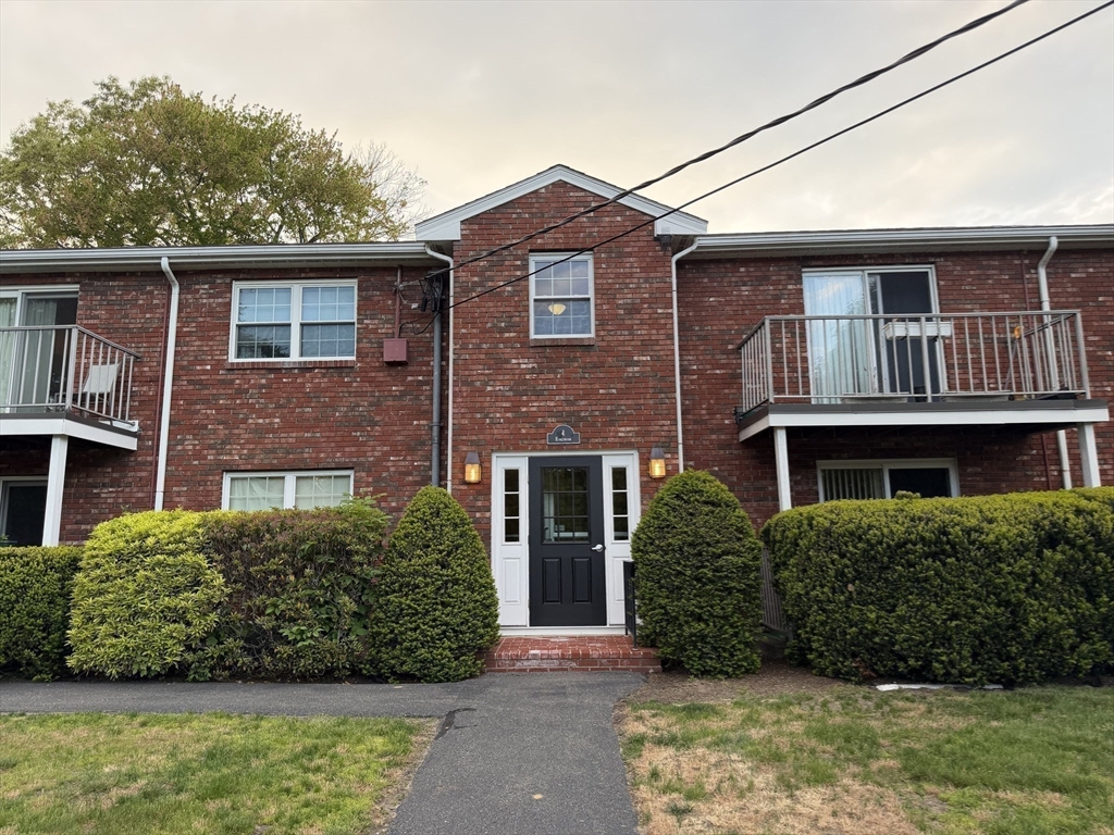 4 Kingswood Dr # 3