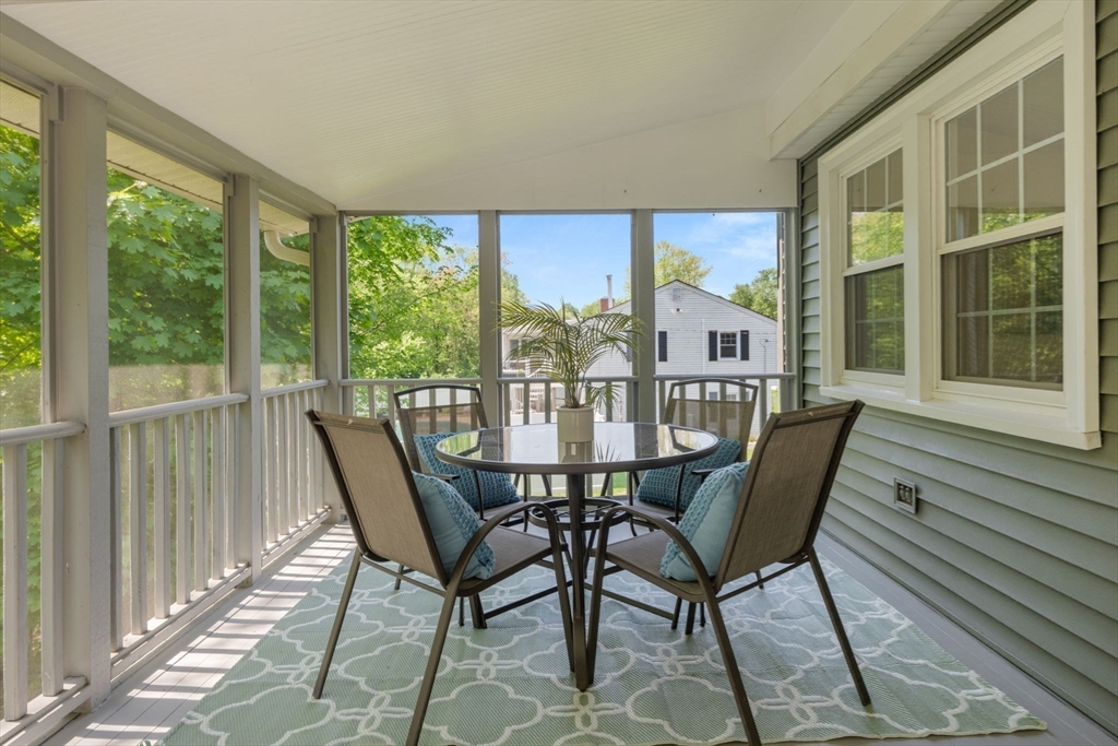 11 Longmeadow Road