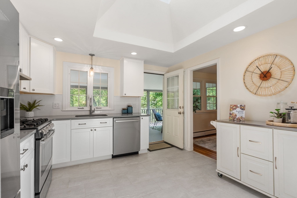 11 Longmeadow Road