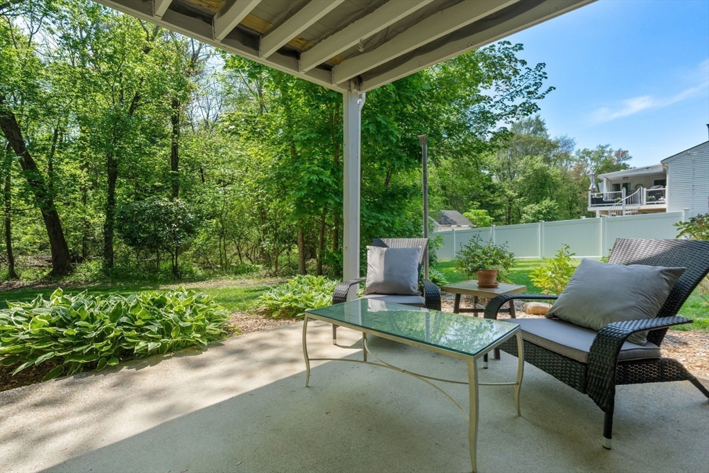 11 Longmeadow Road