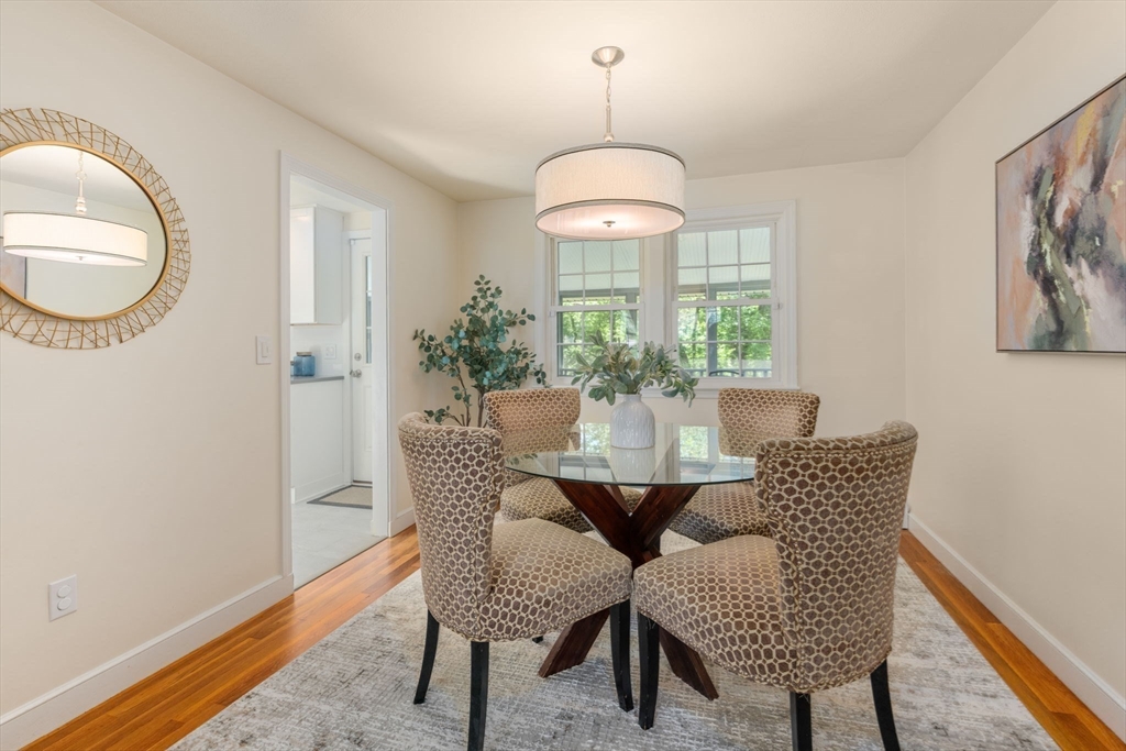 11 Longmeadow Road