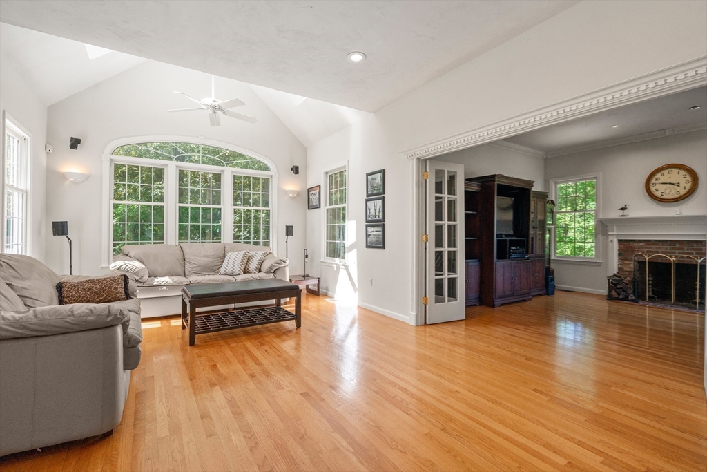 3 Cardinal Dr