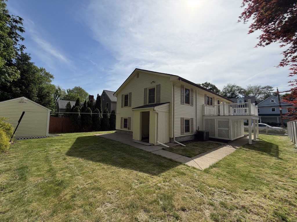 43 Deerfield Ave
