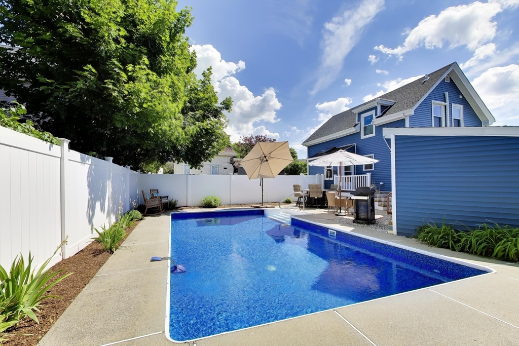 405 Whiting Ave