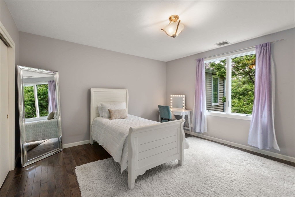3 Milton Ln