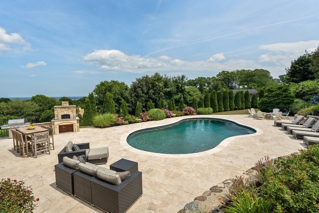 18 Holly Hill Circle