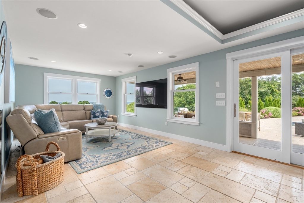 18 Holly Hill Circle