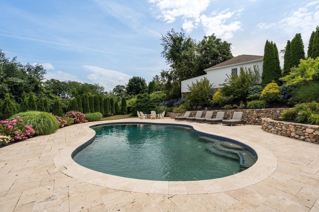 18 Holly Hill Circle