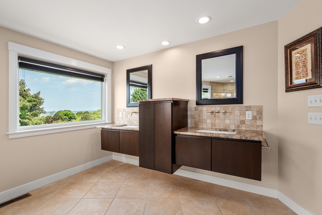 18 Holly Hill Circle