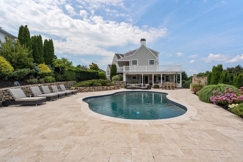 18 Holly Hill Circle